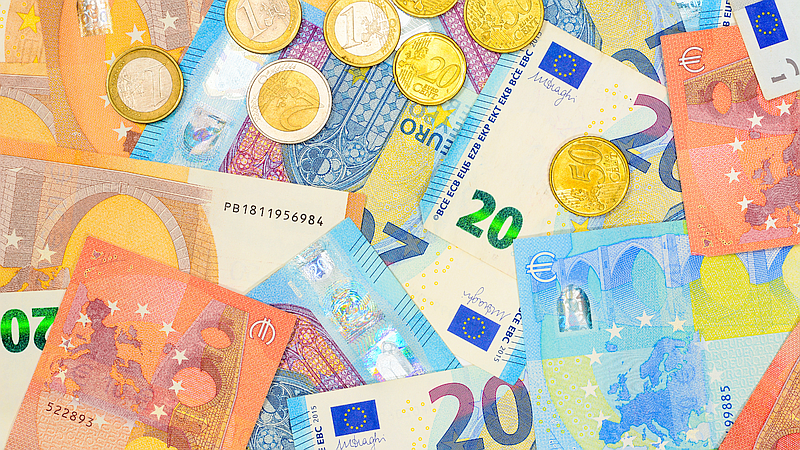 EUR/USD återhämtar sig när eurozonens ekonomi förbättras, men Fed-protokollen avslöjar en vilja att höja räntorna ytterligare